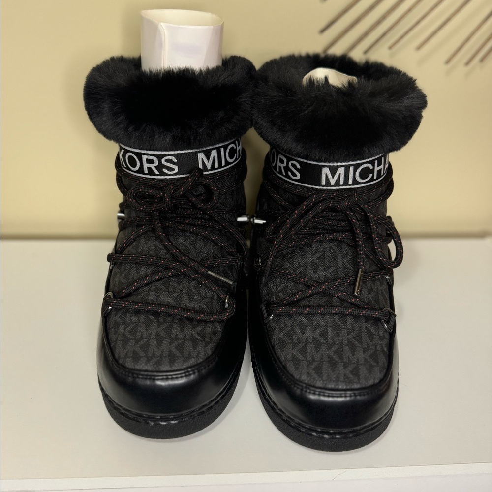 Michael Kors - Zelda Bootie - Winter Boot